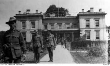 Sutton Veny - H01729.JPG